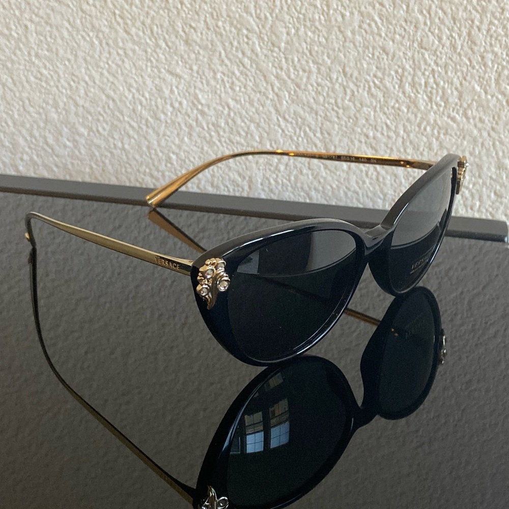 NWT Versace Black Baroccomania Cat Eye Sunglasses